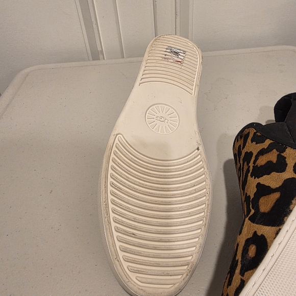UGG Women's Cahlvan Leopard Print Sneaker Shoes - Picture 7 of 11